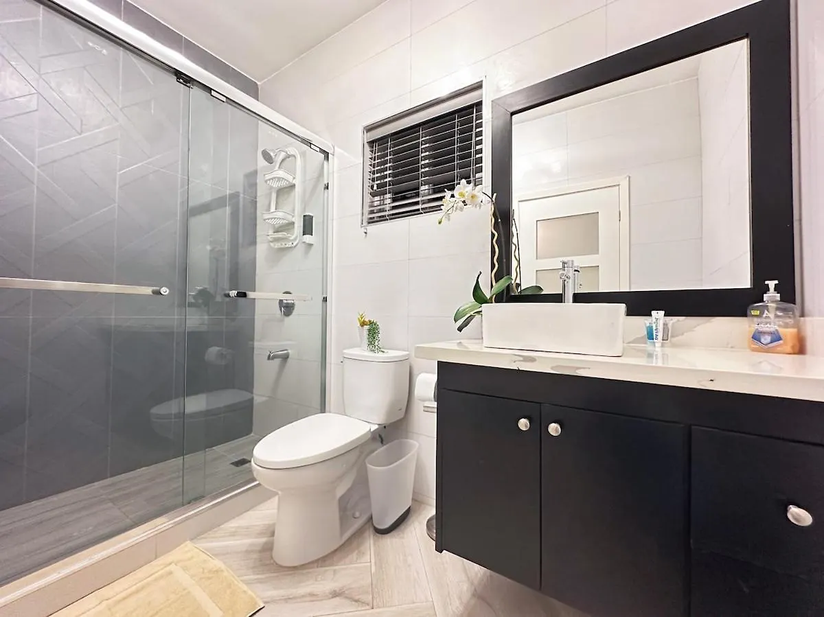 Апартаменты Modern And Cozy 1Br Condo In Kgn Кингстон
